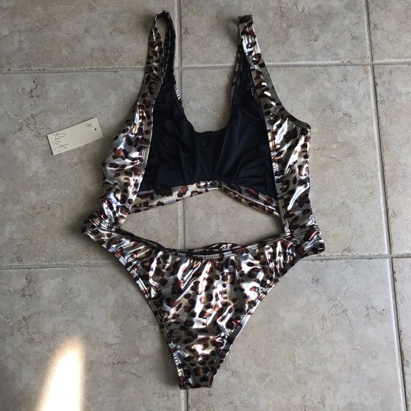 NWT Ris-K Wildcat One-Piece with Cutouts - Picture 4 of 7